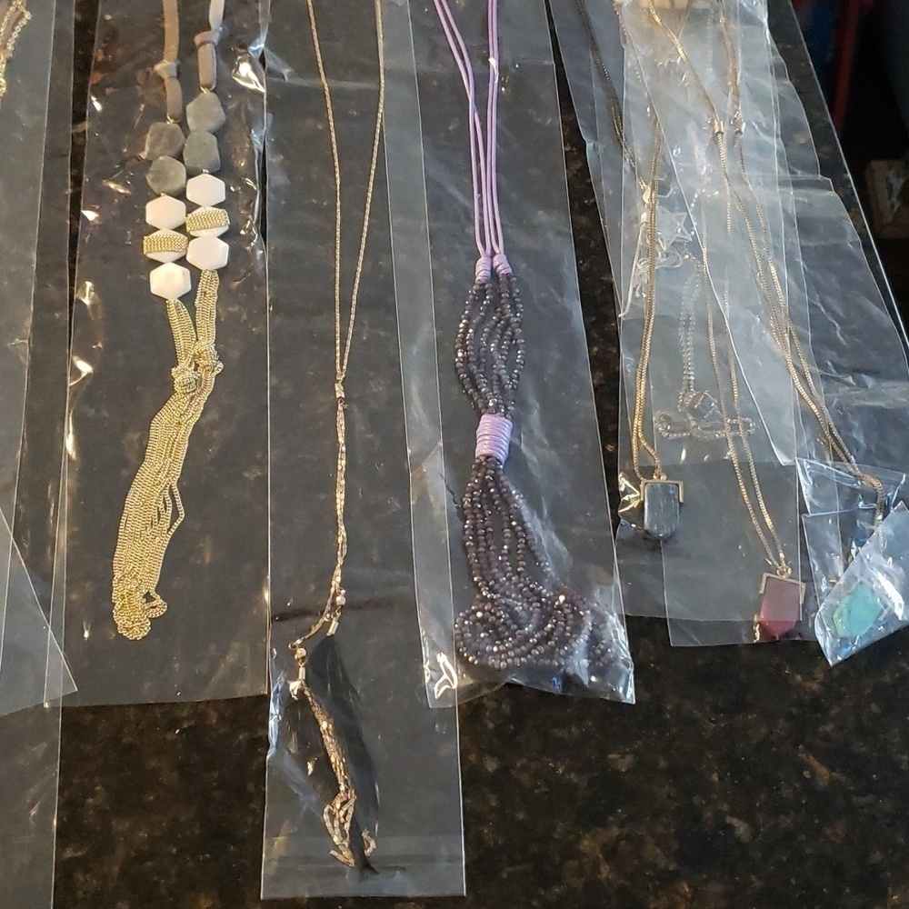Lot of 20 NWT Long Necklaces, some with earrings. - Picture 4 of 9